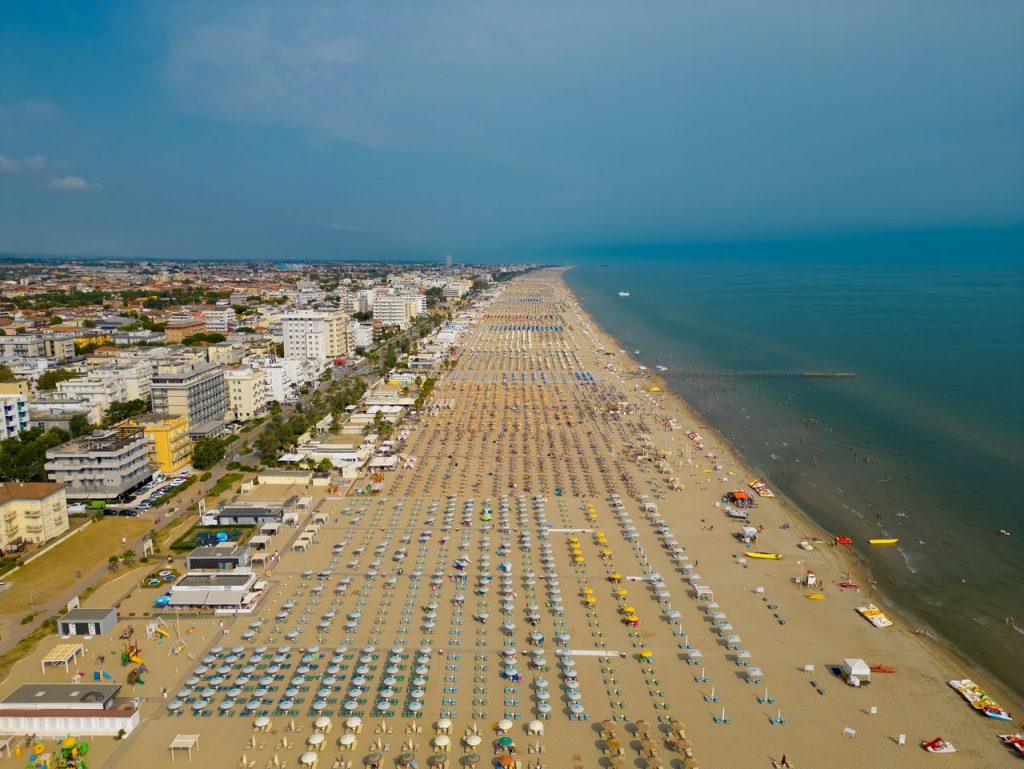 Italianen mijden hun geliefde stranden, want de ligstoelen worden te duur
