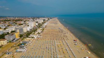 Italianen mijden hun geliefde stranden, want de ligstoelen worden te duur