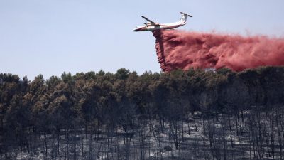 Fast-moving wildfire forces hundreds of evacuations in southern France