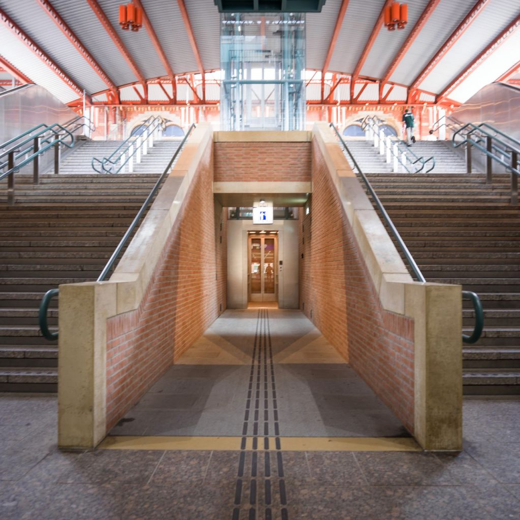 Station Groningen ingrijpend verbouwd: het laatste huzarenstukje van gelauwerd architect Koen van Velsen (74)
