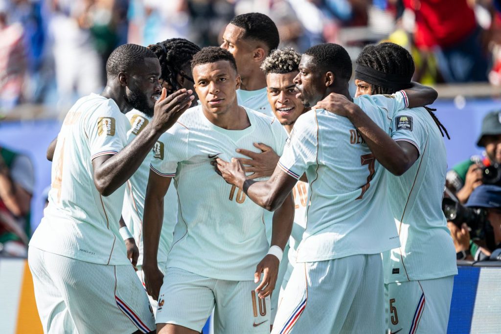 Of ze nou goed of slecht presteren, bij spelers van kleur wordt getwijfeld of ze in een Europees landenteam horen. Ook door politici