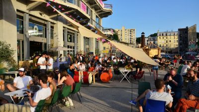 Naar Parijs, maar geen zin in de Parijse poeha? Langs het Canal de l’Ourcq blijft de kunst activistisch en de sfeer rauw en volks