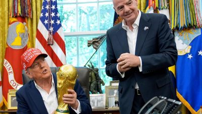 Trump zegt dat hij niets te maken wil hebben met het ‘linkse’ Spanje. Dat wordt ingewikkeld als dat land zondag het WK wint