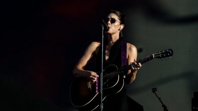 Gracie Abrams blijft op het stijlvolle ‘Daughter from Hell’ zoeken naar een eigen geluid
