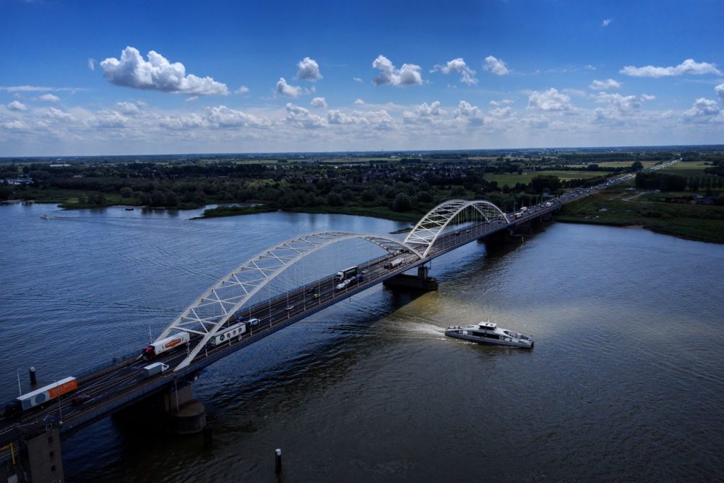 De Merwedebrug blijkt – voor de tweede keer – niet veilig en gaat dicht voor vrachtverkeer
