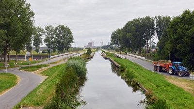 Vlak bij het laagste punt van Nederland zit een natte plek in de veendijk. ‘We gaan zorgen dat de dijk weer sterk genoeg is’