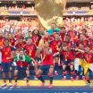 Onbetaalbaar was de overgang van de halftimeshow naar de totale vreugdeloosheid bij ‘Studio Voetbal’, waar de analisten wachtten tot de wedstrijd weer begon