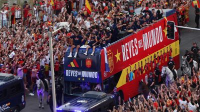 Spain welcomes back its World Cup heroes