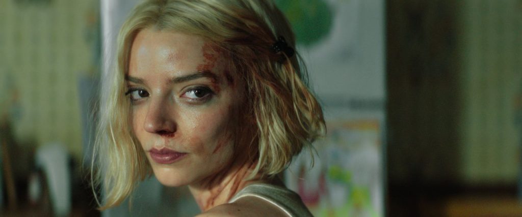 In serie ‘Lucky’ is Anya Taylor-Joy vijf afleveringen lang aan het wegrennen