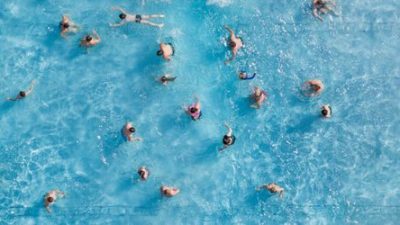 Inflation: Schwimmbad-Preise steigen deutlich
