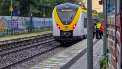 Karlsruhe: Wie konnte ein Bahn-Mitarbeiter bei Tempo 120 aus dem Zug stürzen?