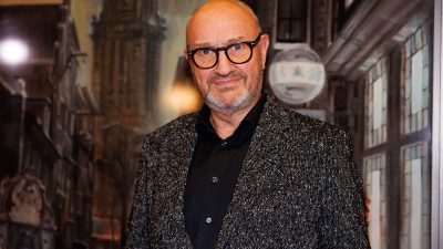 Henk Poort herbeleeft met Onze Jordaan trauma moeder op Dam: ’Ik heb echt zitten janken’