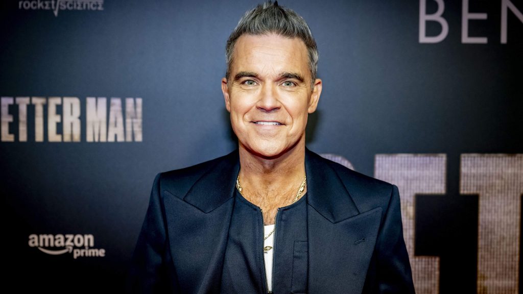 Robbie Williams reageert op geruchten over cocaïnegebruik: ’Het was gewoon een pepermuntje’