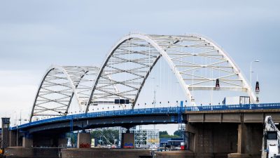 Binnen twee weken handhaving op Merwedebrug: camera’s, boa’s en boetes in aantocht