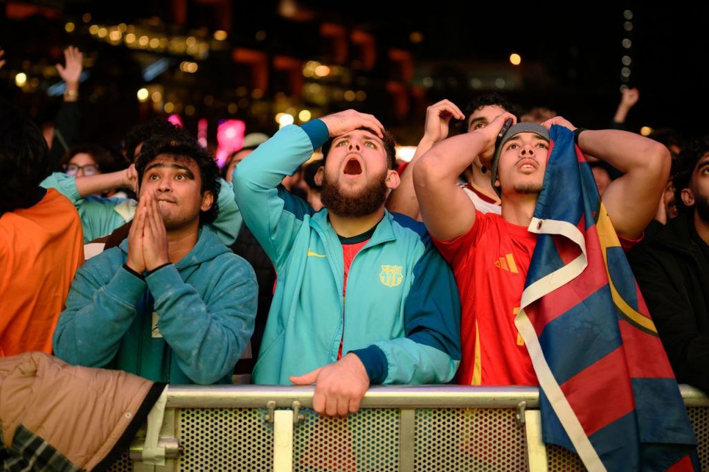 In beeld: eerste helft WK-finale wordt wereldwijd met spanning beleefd