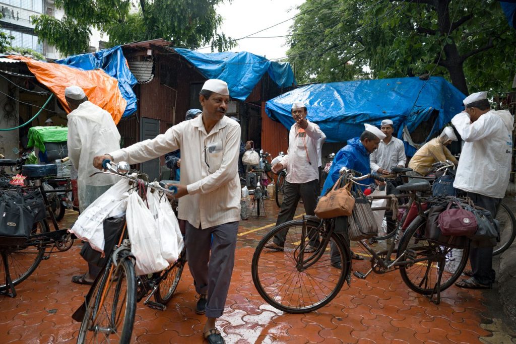 De dabbawala bezorgt de lunches perfect, maar wordt toch geleidelijk overbodig