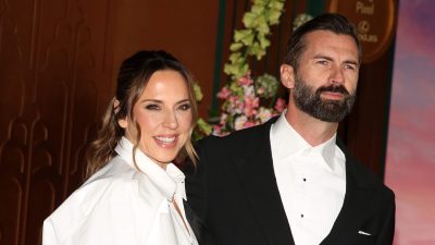 Victoria Beckham blijft weg bij bruiloft Mel C en haalt zich woede Spice Girls-fans op de hals: ’Meid, waar was je?’