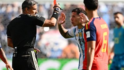 Reguliere speeltijd zit erop, Argentinië moet na rood Fernandez in verlenging door met tien man (0-0)