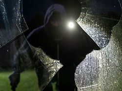Bewusst gestalten: Zäune und Licht machen es Einbrechern schwer