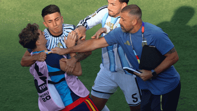 +++ Fußball-WM 2026 +++: Attacke nach dem Schlusspfiff – Argentiniens Paredes sieht Rot