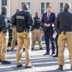 „Lindner Prinzengarde“: 80 bewaffnete Zöllner schützen Klingbeil