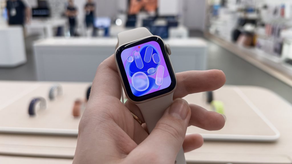 Why is the Apple Watch SE 3 so much cheaper than the rest of the lineup?