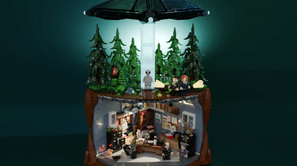 Lego just unveiled a 1,500-piece X-Files set, complete with Mulder, Scully and a grey alien