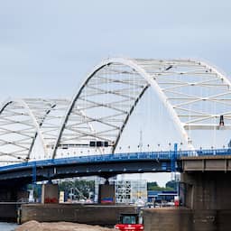 Verbod Merwedebrug kost 1,5 miljoen euro per dag, 18.000 vrachtauto’s rijden om